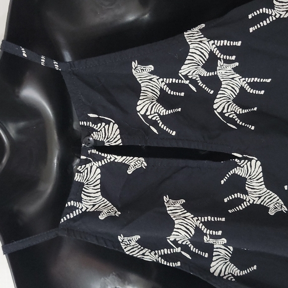 High neck zebra sleeveless top from Old Navy in medium. - Picture 4 of 5